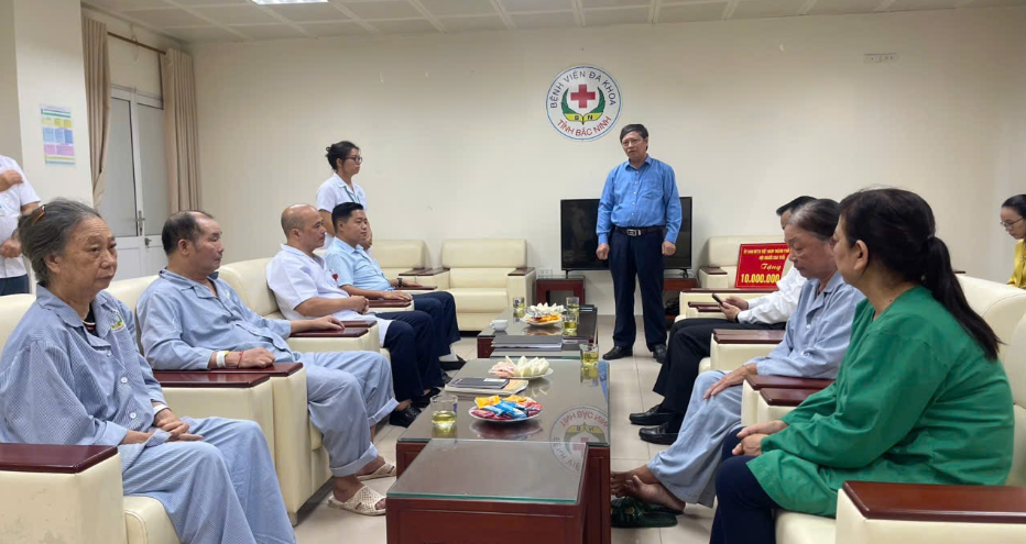 HỘI NGƯỜI CAO TUỔI TP BẮC NINH THĂM, TẶNG QUÀ NGƯỜI BỆNH CAO TUỔI ĐANG ĐIỀU TRỊ TẠI BỆNH VIỆN ĐA KHOA BẮC NINH SỐ 2 HỘI NGƯỜI CAO TUỔI TP BẮC NINH THĂM, TẶNG QUÀ NGƯỜI BỆNH CAO TUỔI ĐANG ĐIỀU TRỊ TẠI BỆNH VIỆN ĐA KHOA BẮC NINH SỐ 2